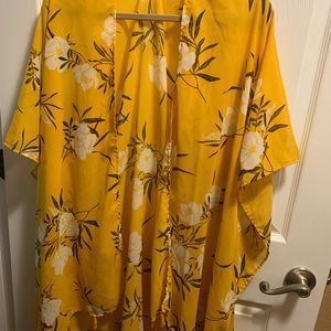Golden kimono in great condition fits size 2x / 3x